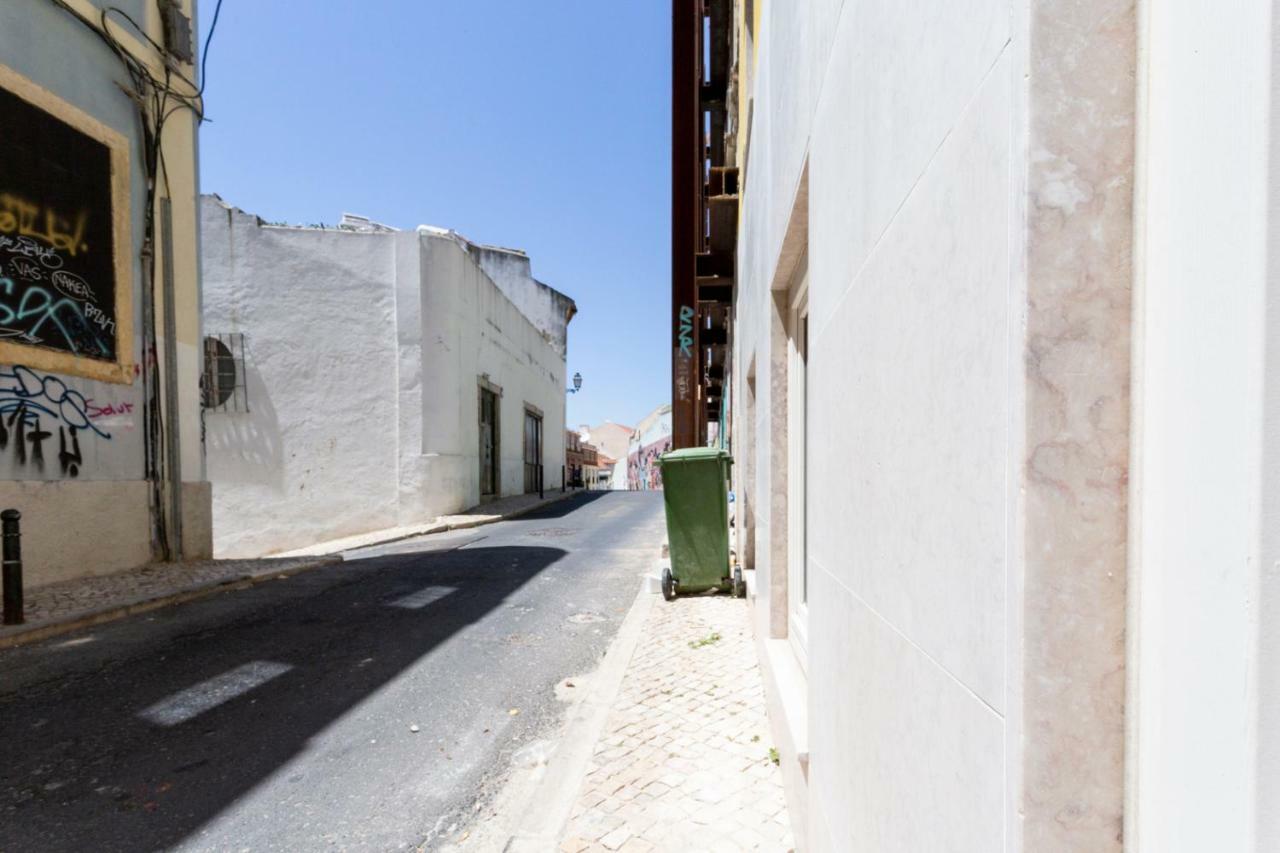 Altido Bright And Elegant 1Br Home With Workspace And Huge Terrace In Pena, Close By Viewpoint Lisboa エクステリア 写真