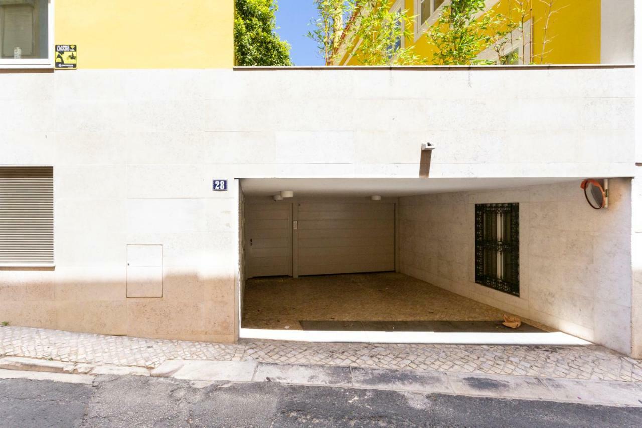 Altido Bright And Elegant 1Br Home With Workspace And Huge Terrace In Pena, Close By Viewpoint Lisboa エクステリア 写真